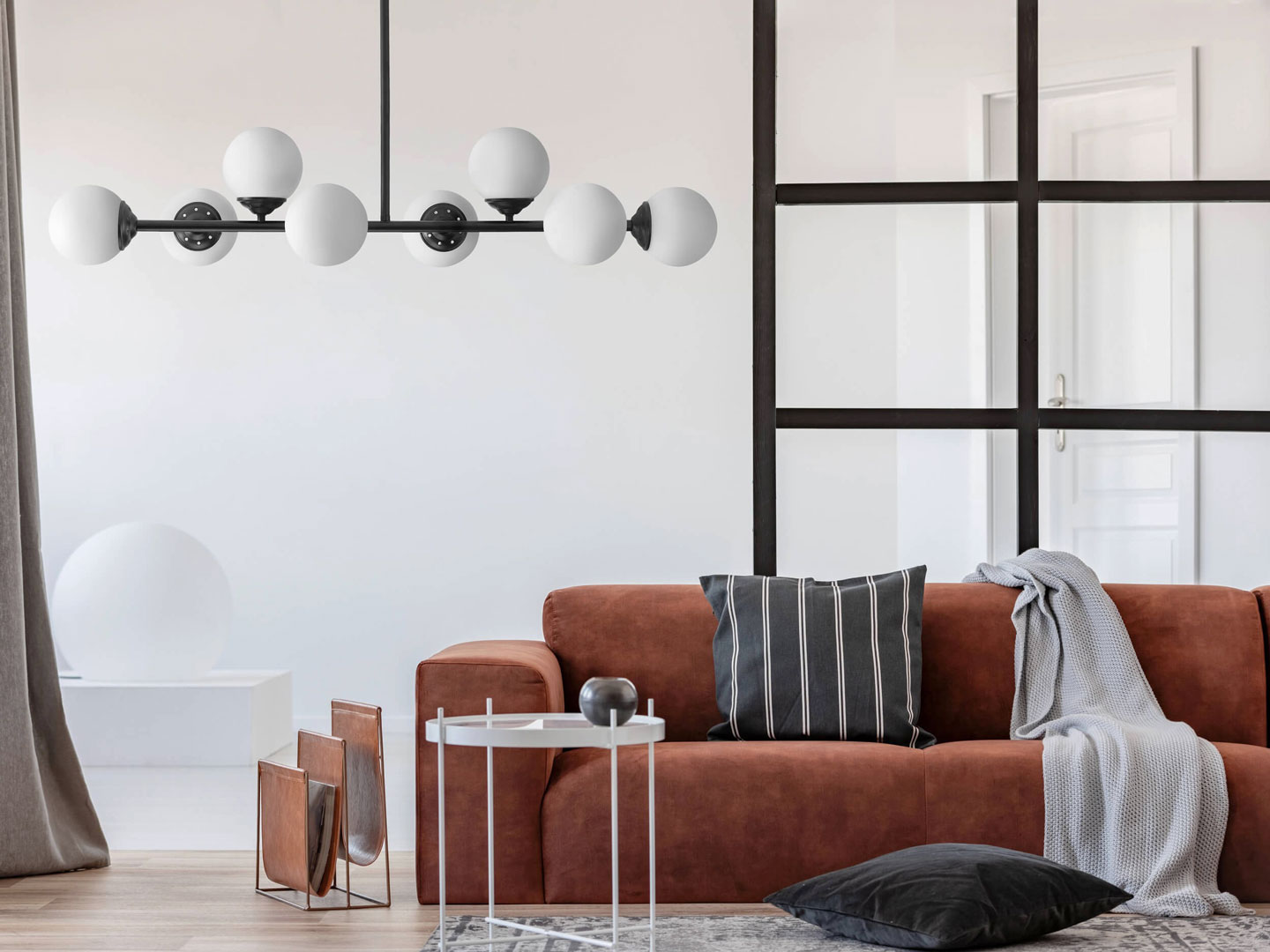 Čierne závesné svetlo na trubici s bielymi sklenenými tienidlami - FINO - Lampit obrázok 2