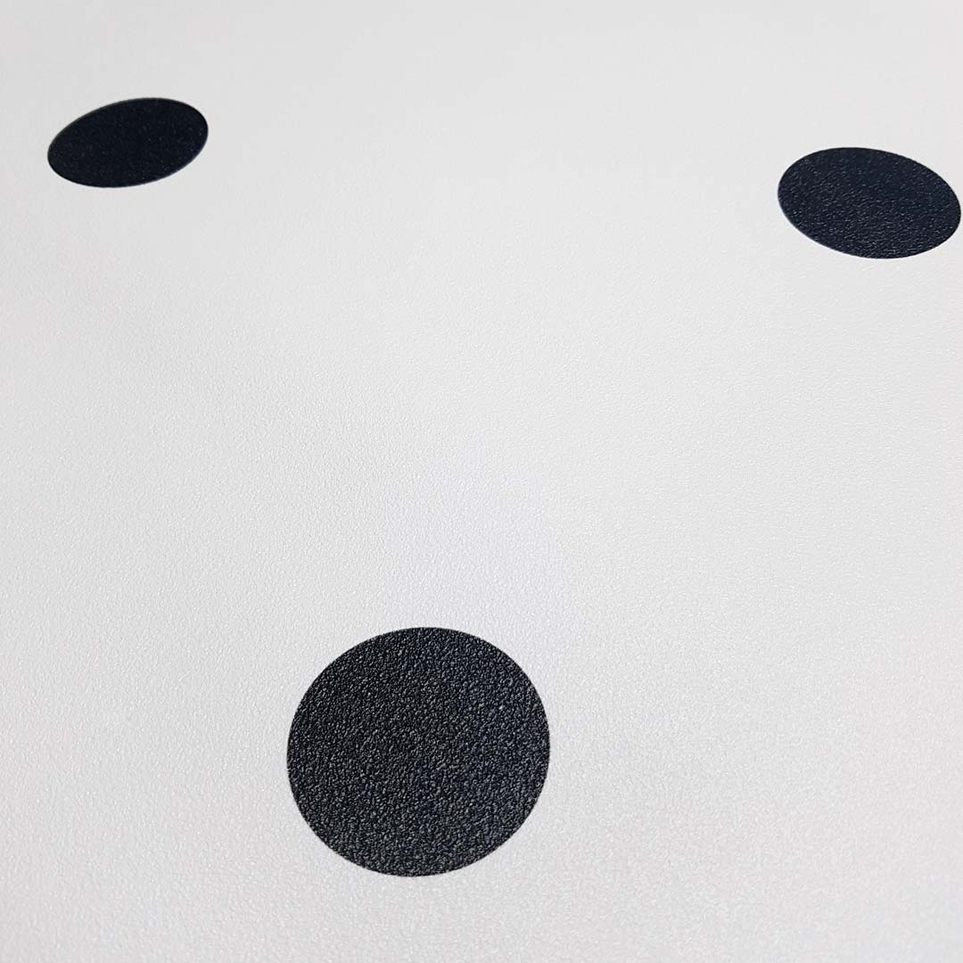 Biela tapeta s čiernymi bodkami, bodky 5 cm - Dekoori obrázok 4