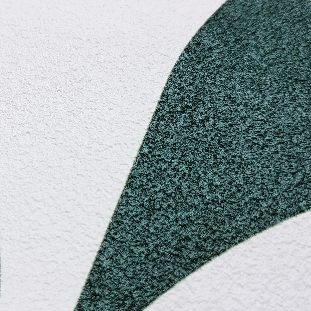 Zelená tapeta so vzorom rybej kosti, biele a smaragdové listy v škandinávskom štýle - Dekoori obrázok 4