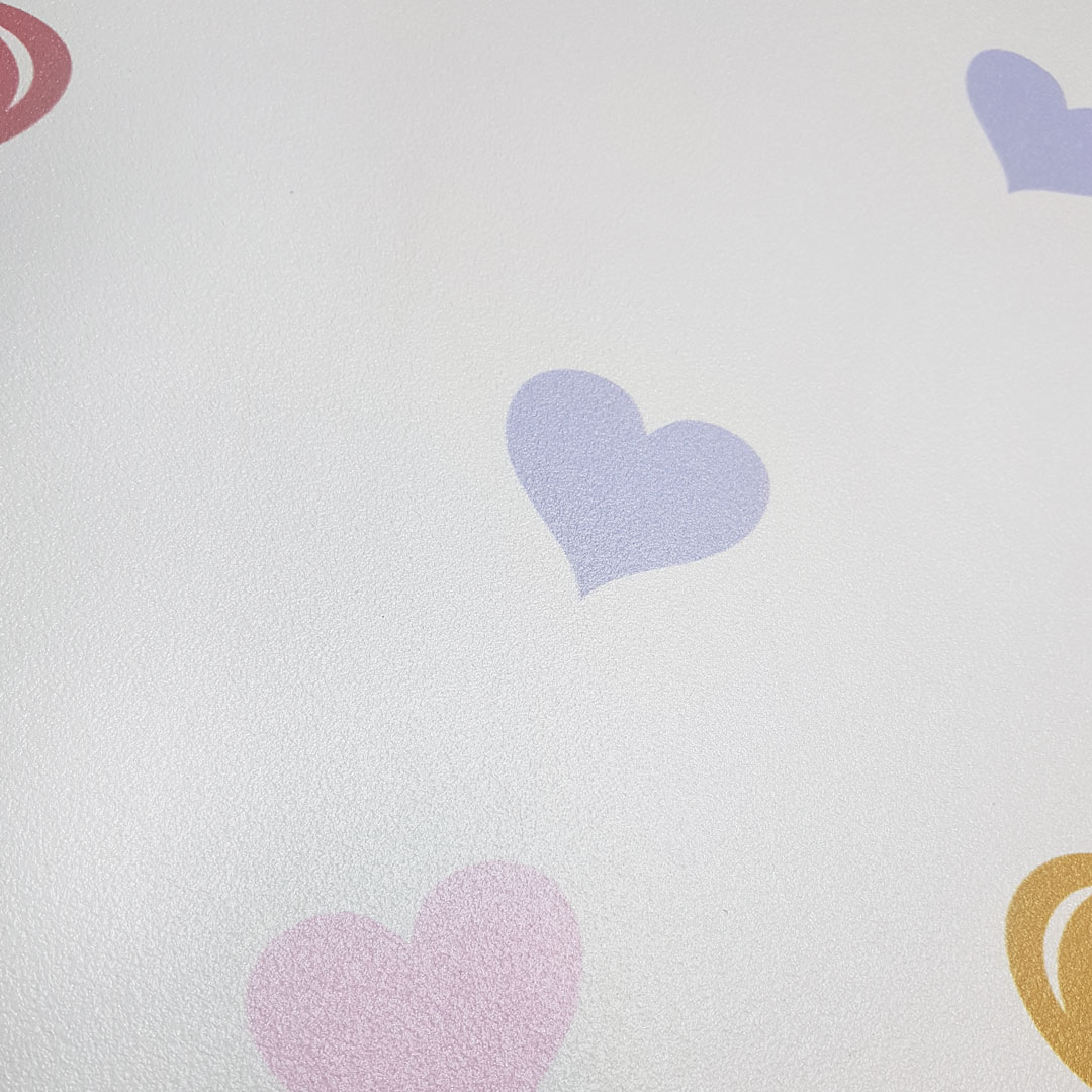 Biela tapeta so srdiečkami pre dievča, ružové, béžové a fialové srdiečka - Dekoori obrázok 4