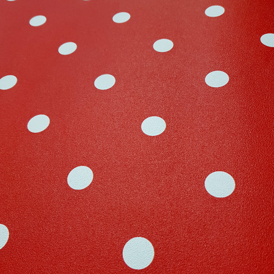 Červená tapeta s malými, POLKA DOT, bielymi bodkami 2 cm - Dekoori obrázok 3