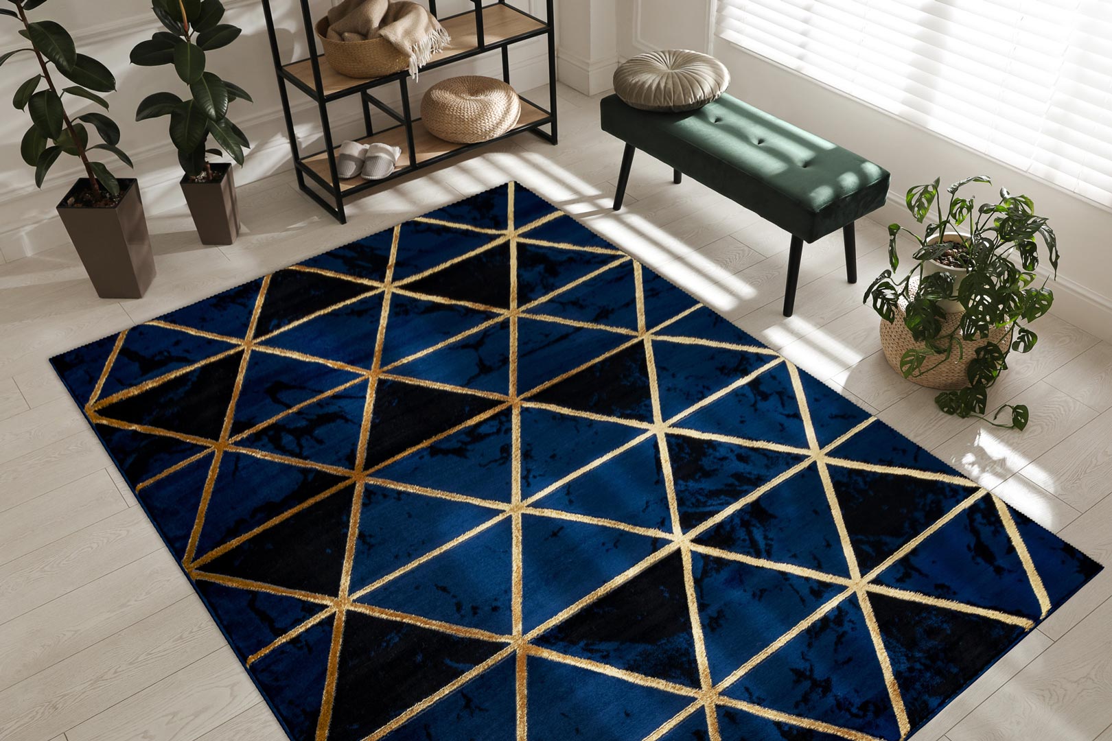 Elegantný granátový koberec s geometrickými a zlatými trojuholníkmi, čierny mramor - Dywany Łuszczów obrázok 4