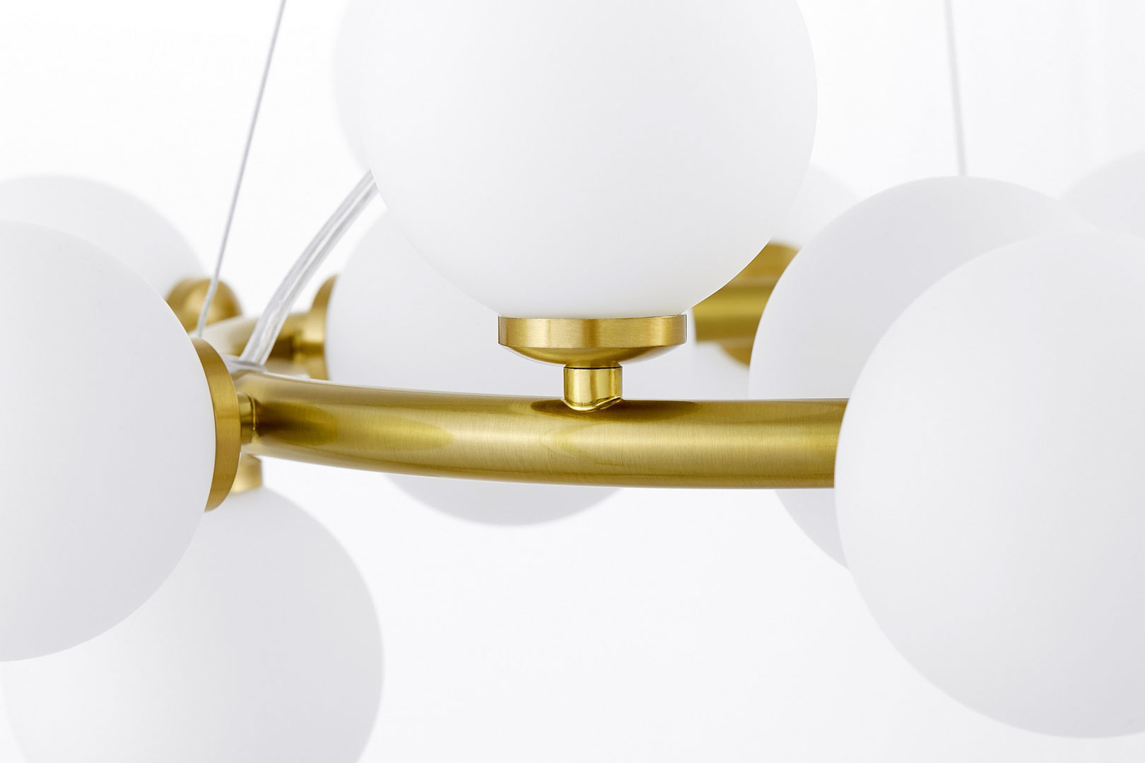 Viacbodová závesná lampa MARSIADA vo farbe mosadze, moderné biele guľové tienidlá - Lumina Deco obrázok 4
