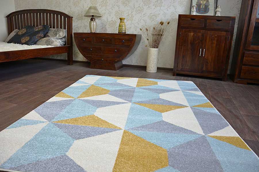 Moderný geometrický koberec so žltými, šedými, bielymi a modrými kosoštvorcami a trojuholníkmi NORDIC - Dywany Łuszczów obrázok 4