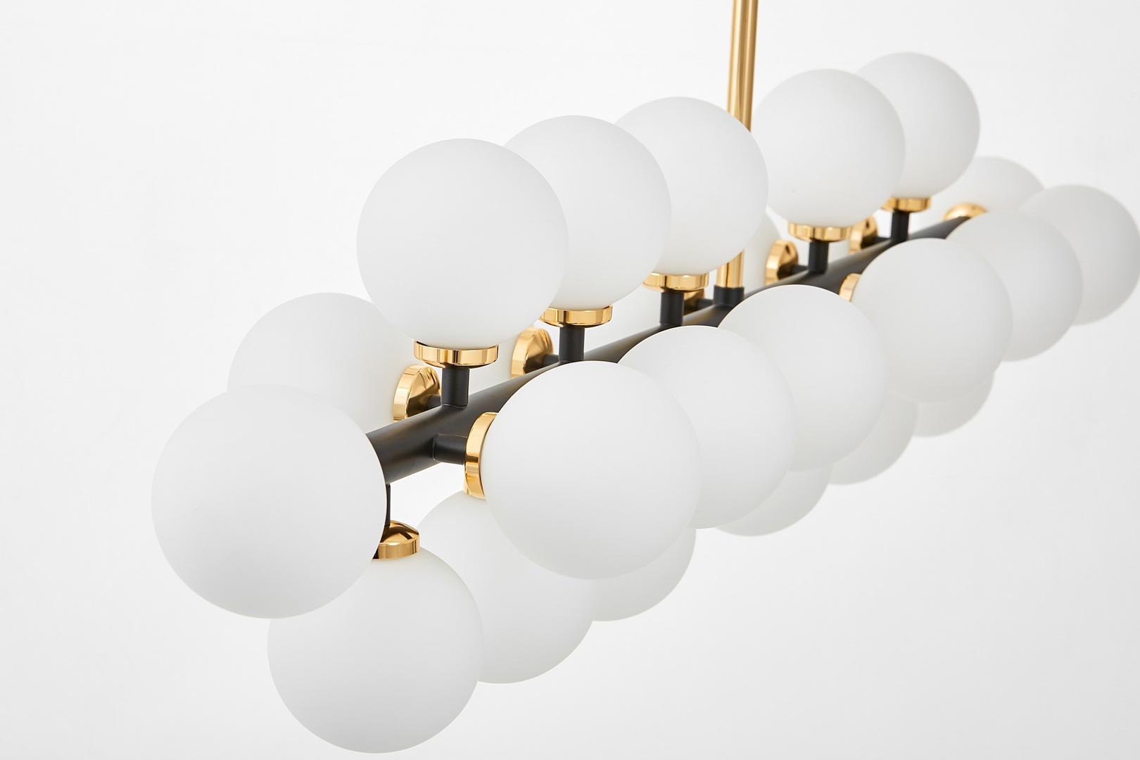 Exkluzívna čierno-zlatá závesná lampa PETRICA, biele sklenené tienidlá - Lumina Deco obrázok 4