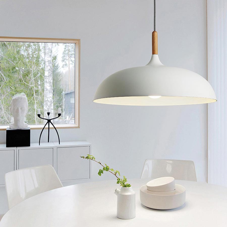 Biela moderná závesná lampa VERSI škandinávskeho štýlu, široké tienidlo, kov a drevo - Lumina Deco obrázok 2