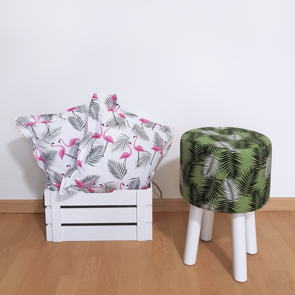 Moderný stolček, taburetka s bielymi a čiernymi palmovými listami na zelenom pozadí - Lily Pouf obrázok 2