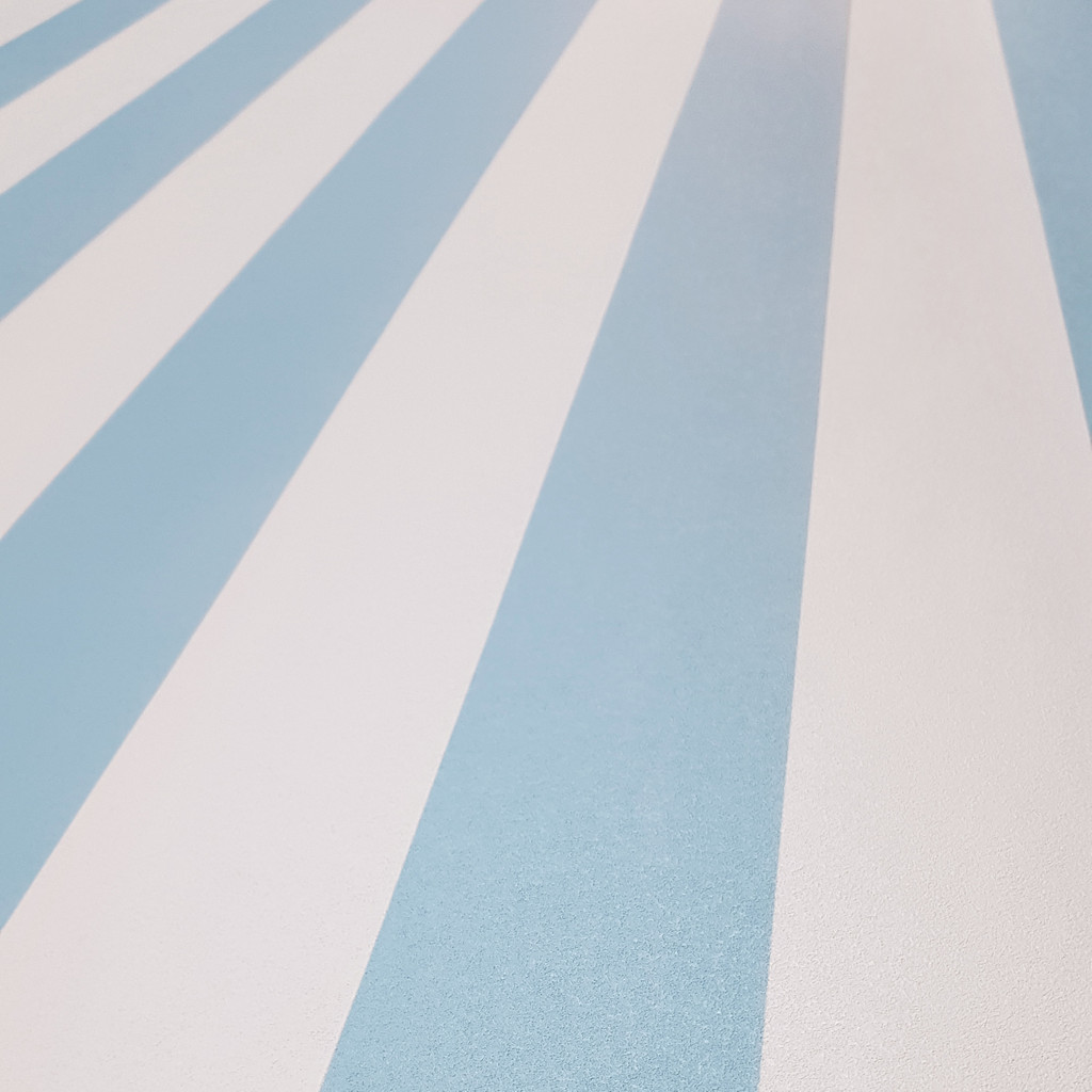 Bielo modrá tapeta vertikálne pruhy - Dekoori obrázok 3