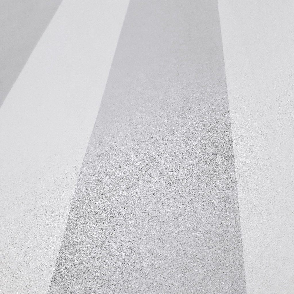 Bielo-šedá pruhovaná tapeta - Dekoori obrázok 3