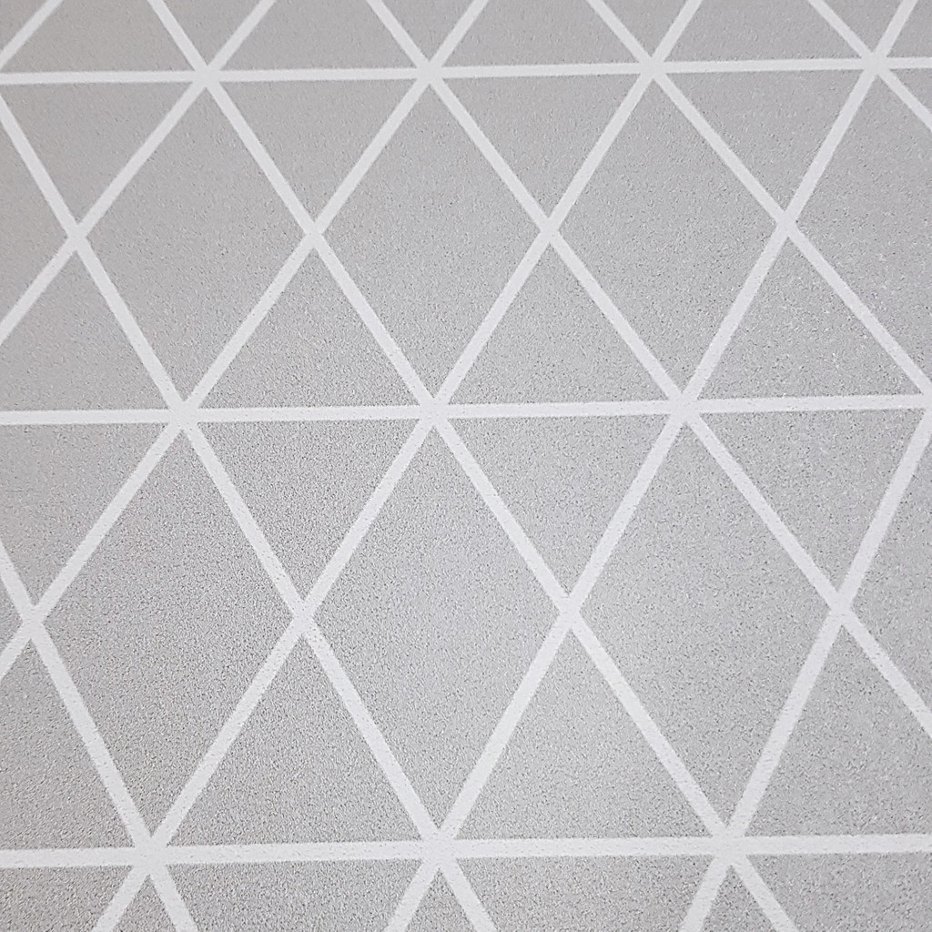 Sivo-biela geometrická  tapeta na stenu, LÍNIE, TROJUHOLNÍKY, KOSOŠTVORCE - Dekoori obrázok 3