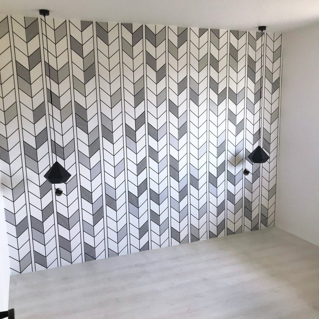 Dizajnová čierno-biela tapeta so vzorom RYBIA KOSŤ, HERRINGBONE, kontúry, obrysy v štýle BOHO - Dekoori obrázok 4
