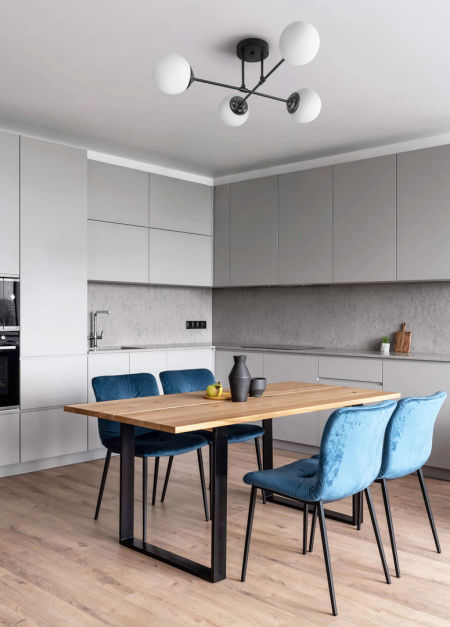 Čierne stropné svietidlo, asymetrický tvar, kovové trubice, biele gule - FINO