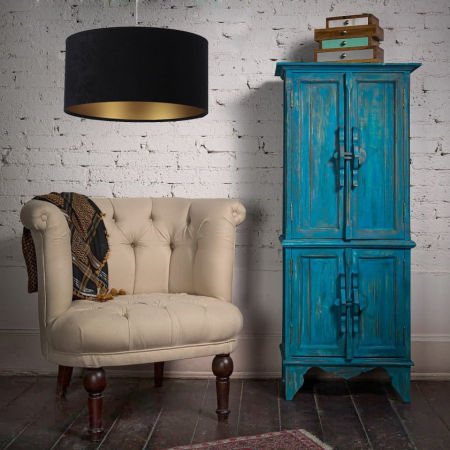 Čierna závesná lampa GLORIA s valcovým velúrovým tienidlom zvnútra zlatým