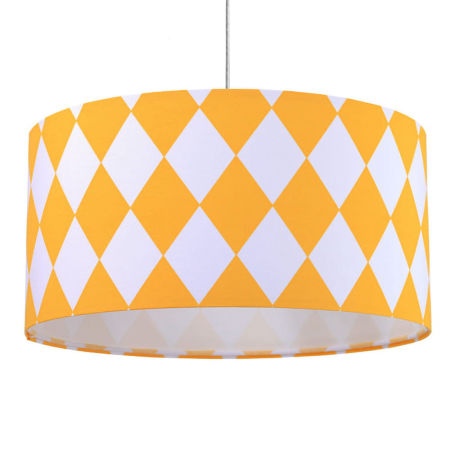 Žlto-biela závesná lampa s tienidlom, abažúrom z velúru, valcová s veľkými kosoštvorcami