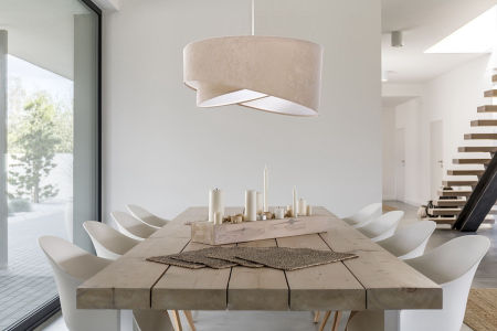 Béžovo-biela závesná lampa asymetrického tvaru s velúrovým tienidlom ARIADNA