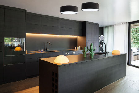 Čierne stropné svietidlo s velúrovým tienidlom v tvare valca , stropnica ALON