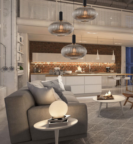 Čierna závesná lampa FLORI s dymovým skleneným tienidlom v modernom loftovom štýle