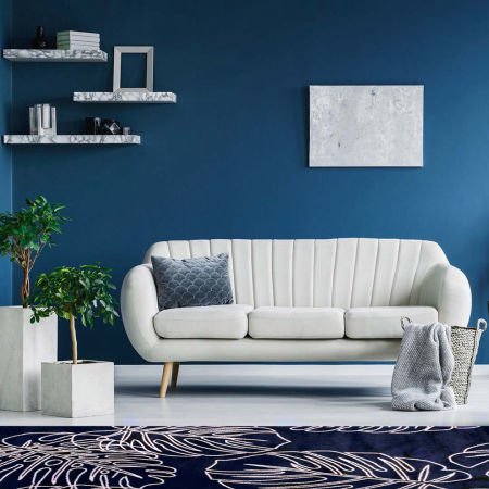 Exkluzívny čierny koberec Monstery Leaves so zlatou výšivkou listov monstery, obrysy