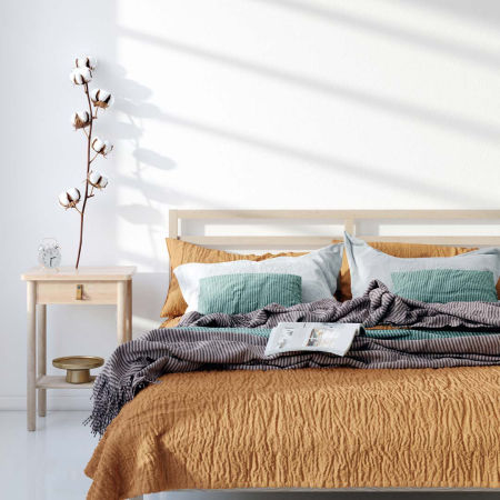 Biela tapeta na stenu, jednofarebná, s jednoduchou hladkou štruktúrou