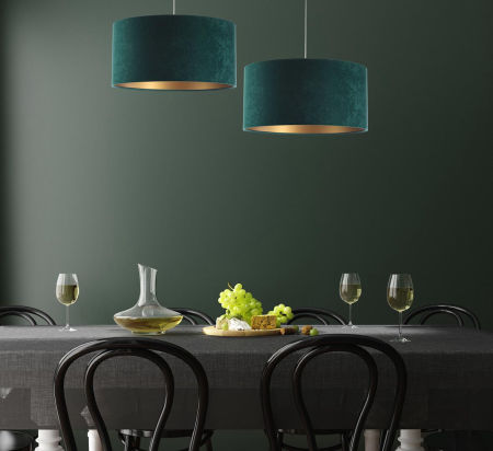 Zeleno-zlatá závesná lampa OLYMPIA s valcovým velúrovým tienidlom
