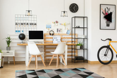 Farebný mládežnícky koberec do spálne Ice Stream 08 s modrými, sivými a čiernymi trojuholníkmi