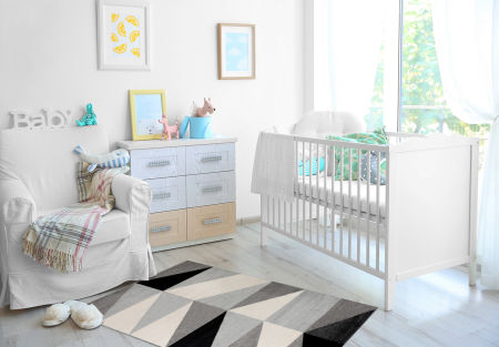 Moderný vlnený koberec Crazy Style 13 s geometrickým vzorom s čiernymi a sivými trojuholníkmi