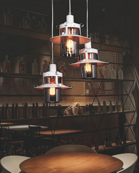 Kovová, biela závesná lampa CAPRI W3, trojitá, so sklenenými tienidlami