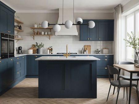 Čierne svietidlo, luster na lanku, s podlhovastou krytkou a sklenenými guľami - FINO