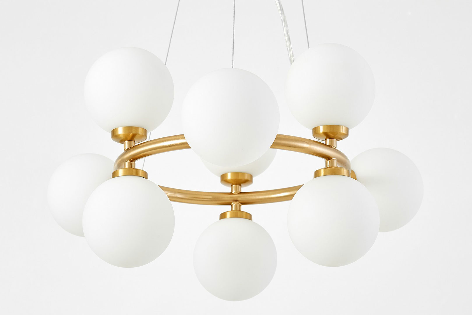Viacbodová závesná lampa MARSIADA vo farbe mosadze, moderné biele guľové tienidlá - Lumina Deco obrázok 3