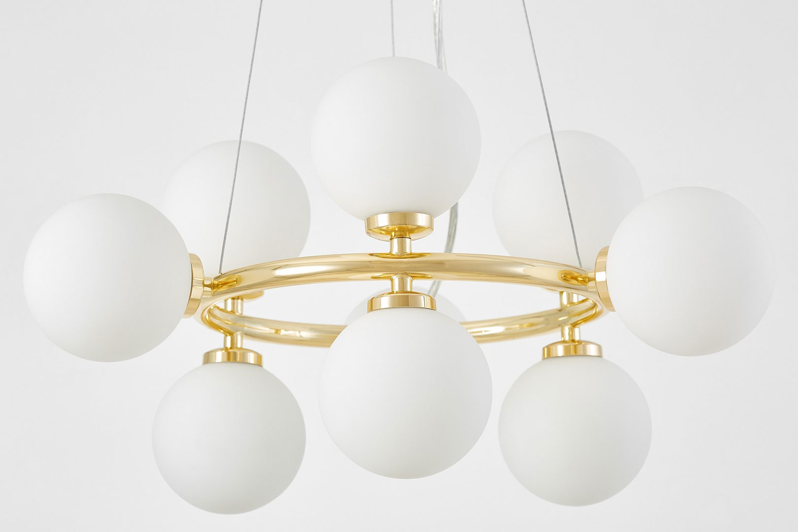 Zlatý luster, biele sklenené gule, klasická zlatá, glamour závesná lampa - MARSIADA - Lumina Deco obrázok 3